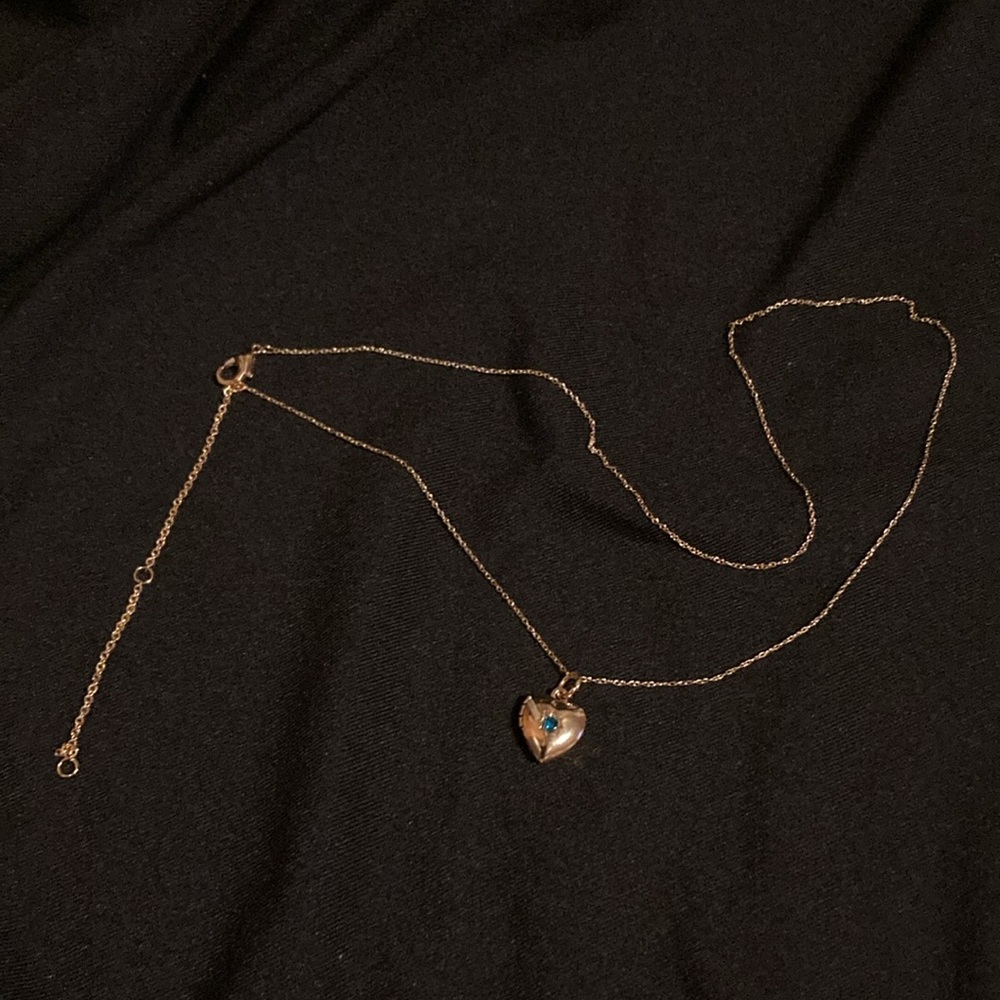 NEW!! Tiny Delicate Gold Heart Locket - Picture 3 of 10